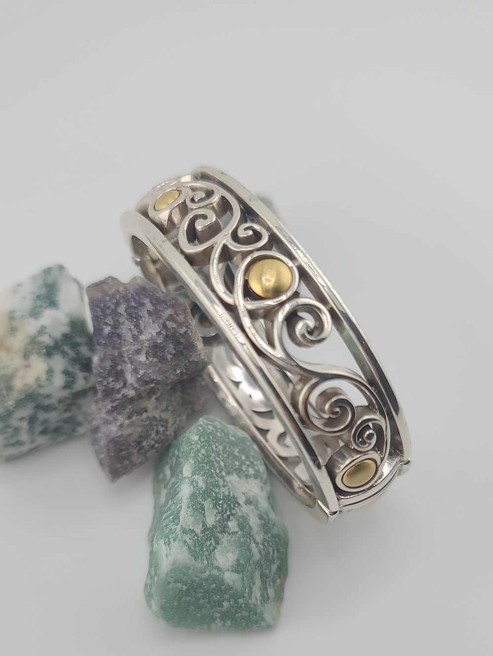 $64 Brighton Retired "Andara" Brushed Gold & Open Scrollwork Hinged Bangle 👑